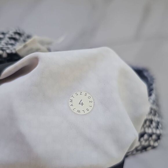 Lululemon Size 4 In Movement Shorts - Picture 4 of 4